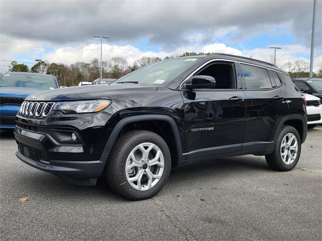 2025 Jeep Compass COMPASS LATITUDE 4X4