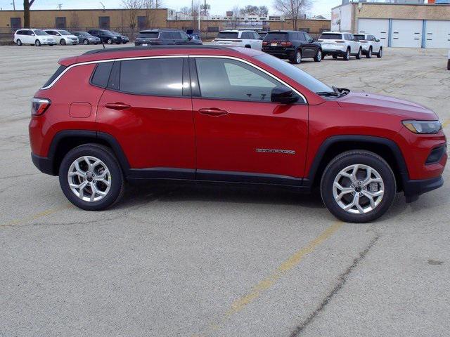 2025 Jeep Compass COMPASS LATITUDE 4X4