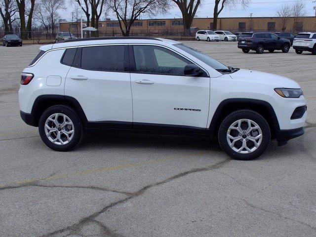 2025 Jeep Compass COMPASS LATITUDE 4X4