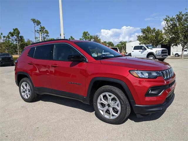 2025 Jeep Compass COMPASS LATITUDE 4X4