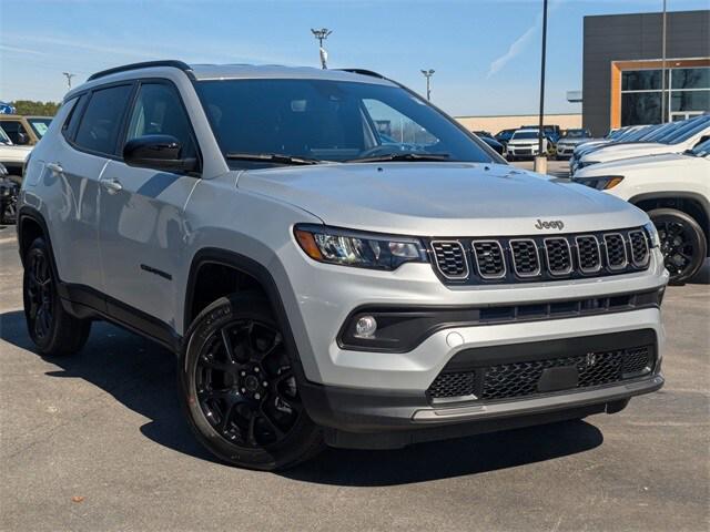 2025 Jeep Compass COMPASS LATITUDE 4X4