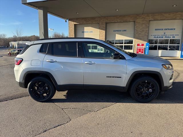 2025 Jeep Compass COMPASS LATITUDE 4X4