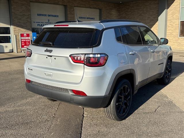 2025 Jeep Compass COMPASS LATITUDE 4X4