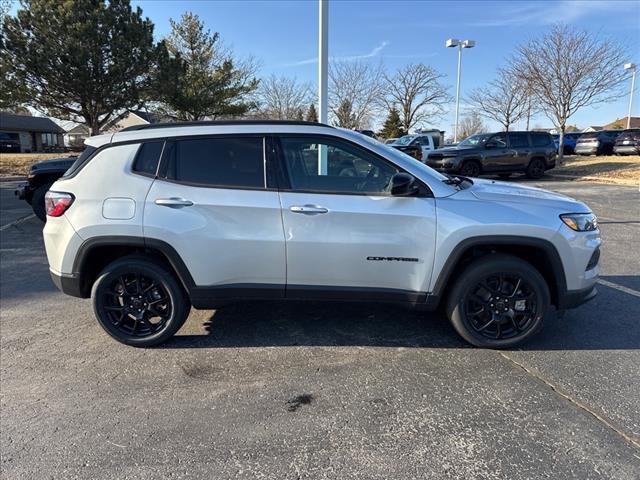2025 Jeep Compass COMPASS LATITUDE 4X4