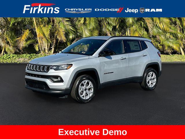 2025 Jeep Compass COMPASS LATITUDE 4X4