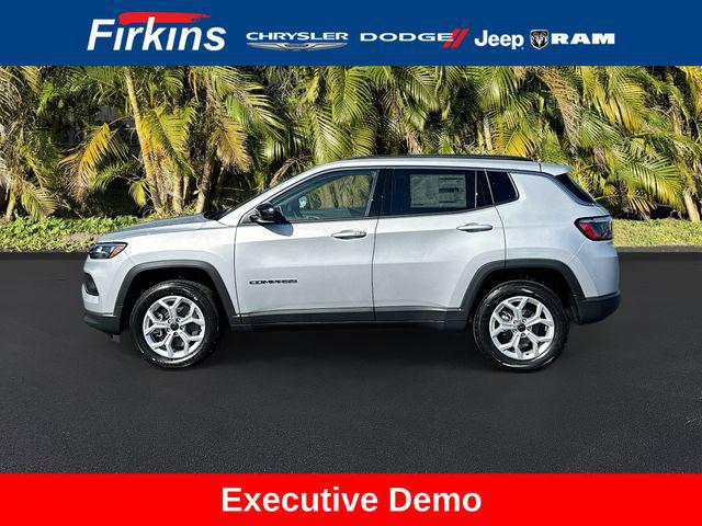 2025 Jeep Compass COMPASS LATITUDE 4X4