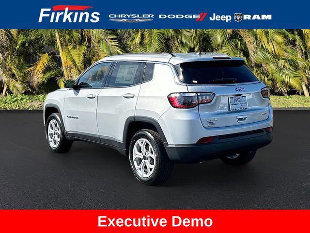 2025 Jeep Compass COMPASS LATITUDE 4X4