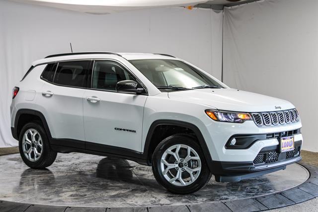 2025 Jeep Compass COMPASS LATITUDE 4X4