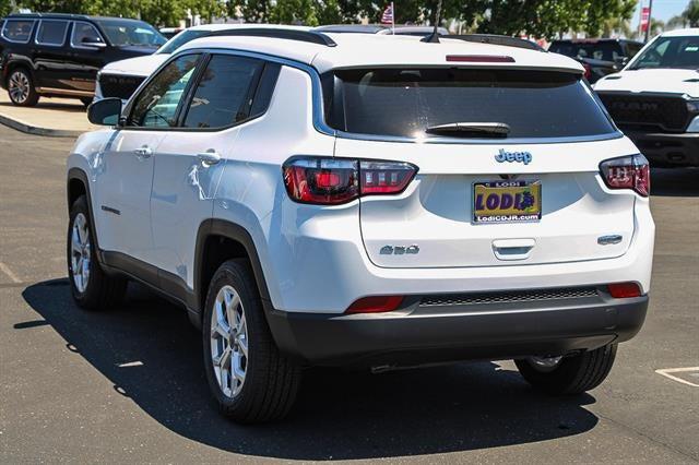 2025 Jeep Compass COMPASS LATITUDE 4X4