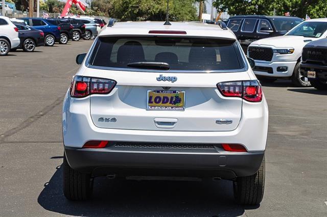 2025 Jeep Compass COMPASS LATITUDE 4X4