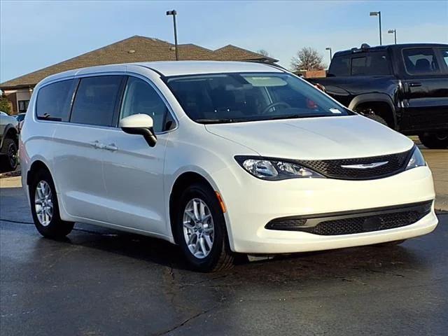 2022 Chrysler Voyager LX