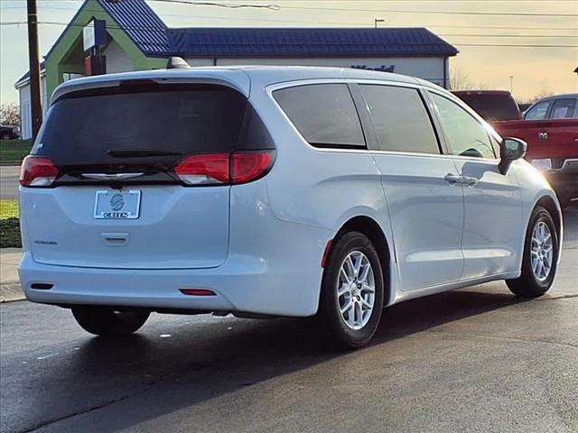 2022 Chrysler Voyager LX