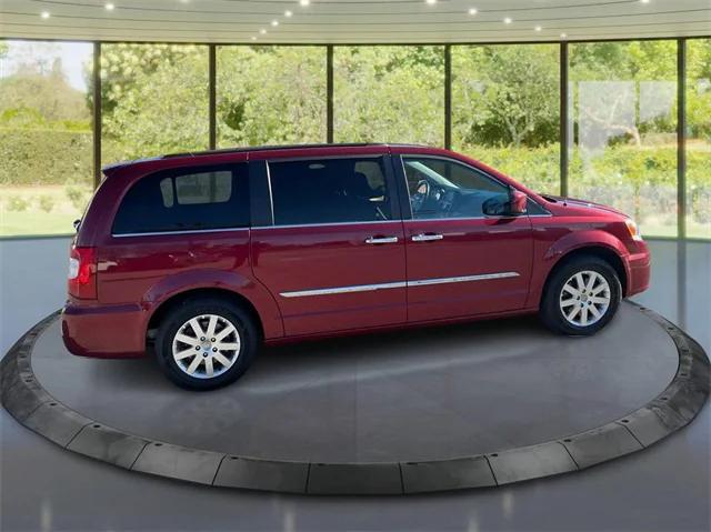 2016 Chrysler Town and Country Touring