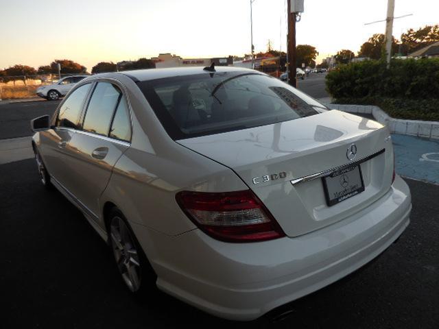 2011 Mercedes-Benz C-CLASS C 300 Luxury 4MATIC