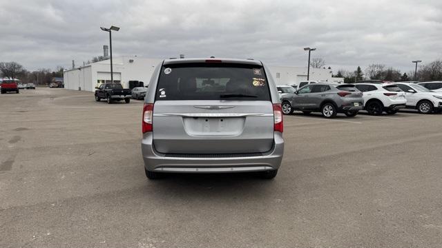 Used 2015 Chrysler Town & Country For Sale in Waterford Twp, MI