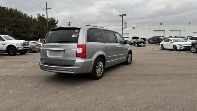 Used 2015 Chrysler Town & Country For Sale in Waterford Twp, MI