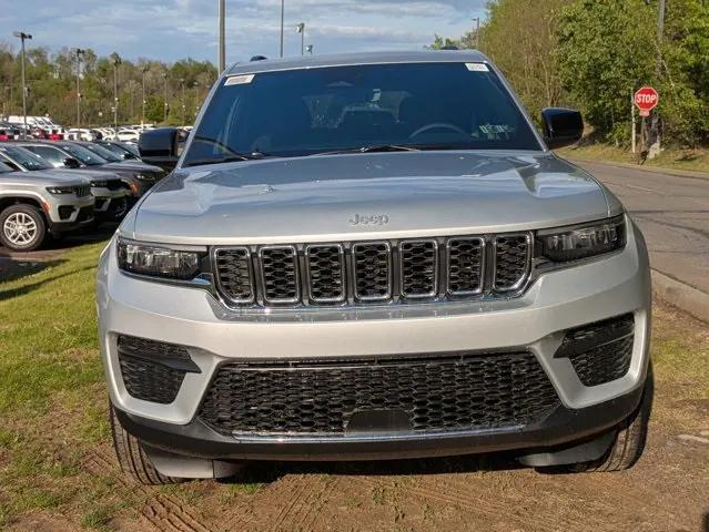 2025 Jeep Grand Cherokee GRAND CHEROKEE LAREDO X 4X4