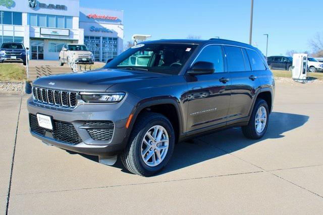 2025 Jeep Grand Cherokee GRAND CHEROKEE LAREDO X 4X4