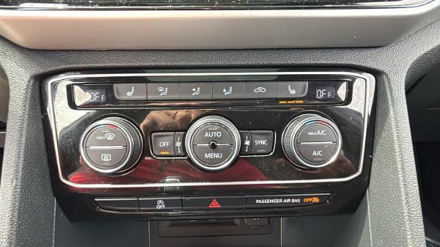 2022 Volkswagen Atlas Cross Sport 3.6L V6 SEL R-Line