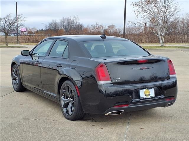 2022 Chrysler 300 S