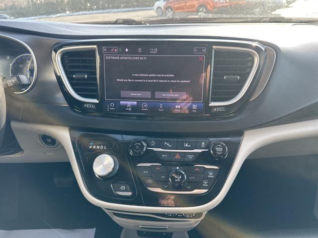 2021 Chrysler Pacifica Touring L
