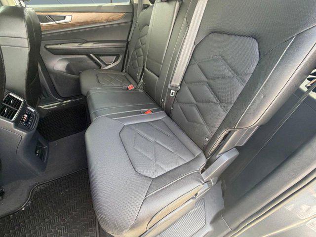 2025 Volkswagen Atlas 2.0T SE