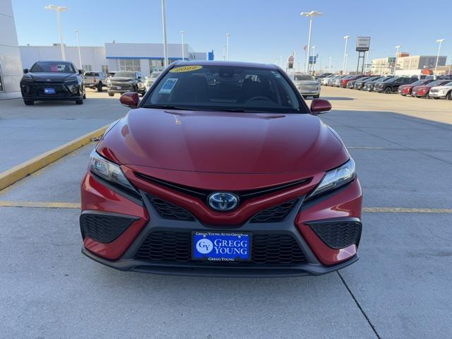 2022 Toyota Camry SE Hybrid