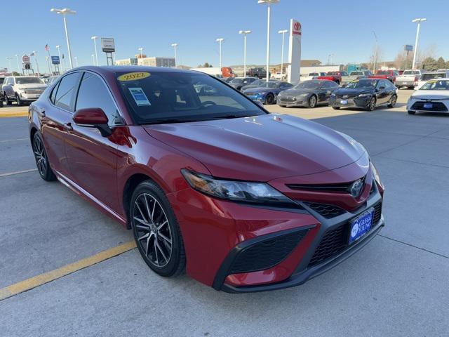 2022 Toyota Camry SE Hybrid