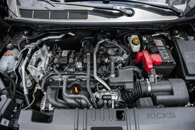 2025 Nissan Kicks SR