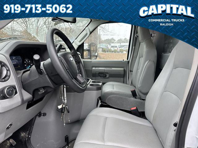 2025 Ford E-350 Cutaway 14FT BOX/SIDE DOOR