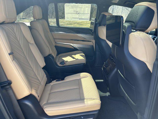 2025 Cadillac Escalade Luxury 2 AWD