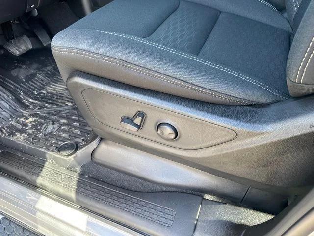 2025 Ram 1500 Big Horn Crew Cab 4x4 5'7" Box
