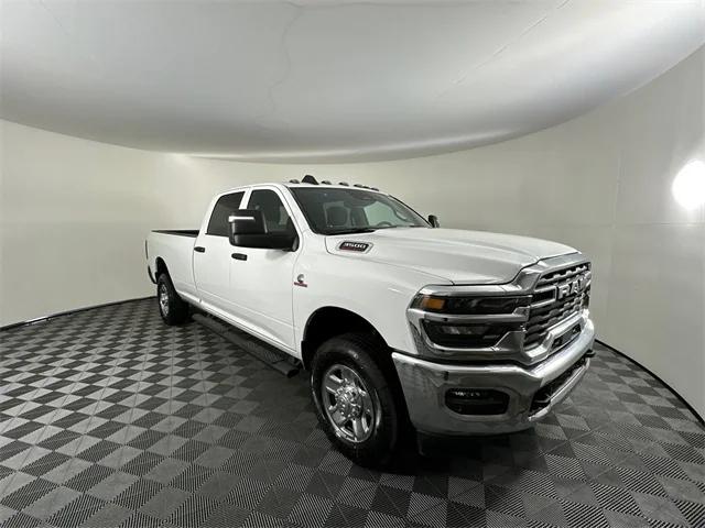 2025 RAM Ram 3500 RAM 3500 TRADESMAN CREW CAB 4X4 8 BOX