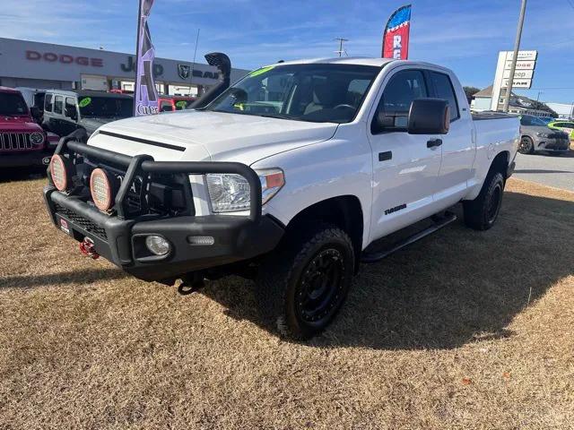 2017 Toyota Tundra SR5 5.7L V8