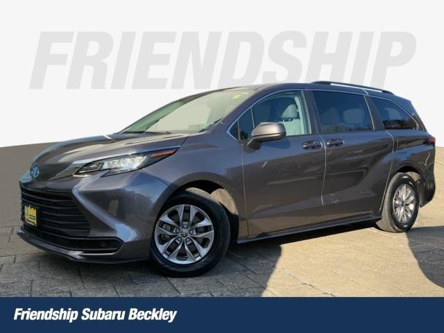 2022 Toyota Sienna LE