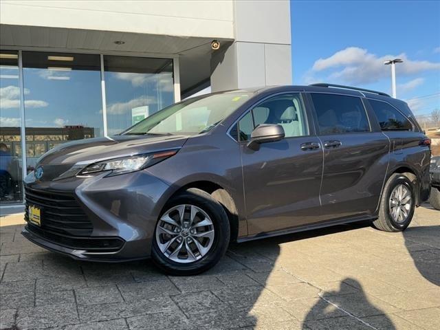 2022 Toyota Sienna LE