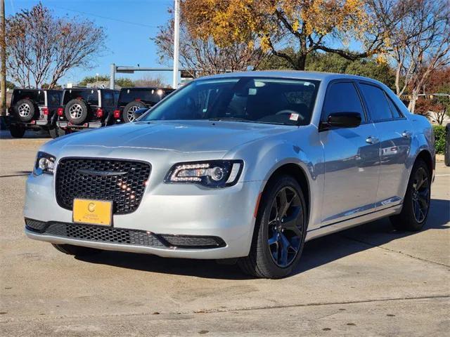 2023 Chrysler 300 Touring