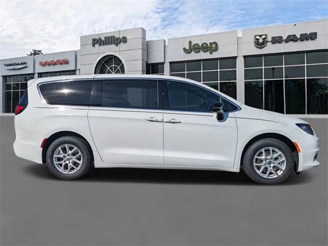 2025 Chrysler Voyager VOYAGER