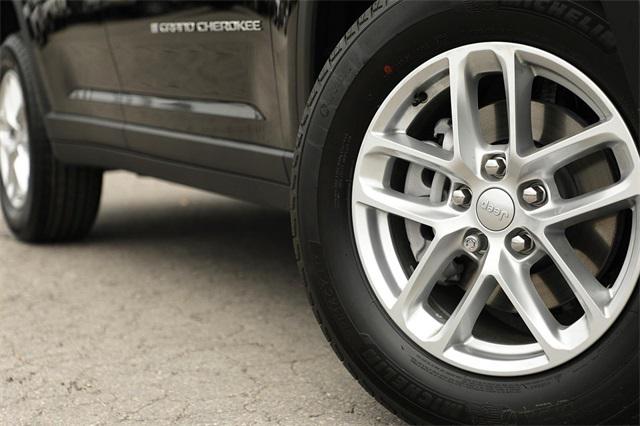 2025 Jeep Grand Cherokee GRAND CHEROKEE LAREDO X 4X4