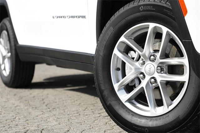2025 Jeep Grand Cherokee GRAND CHEROKEE LAREDO X 4X4