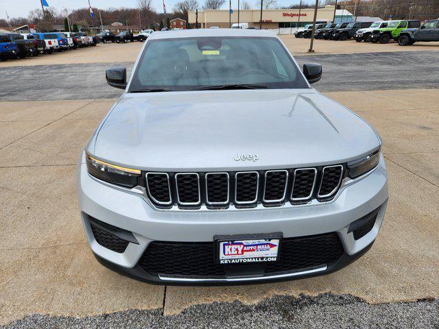 2025 Jeep Grand Cherokee GRAND CHEROKEE LAREDO X 4X4