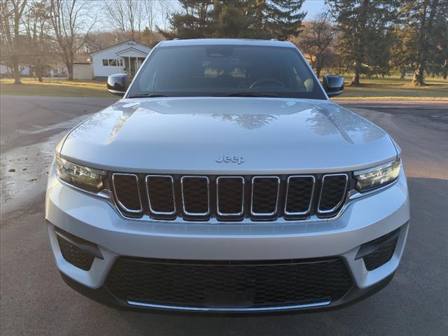 2025 Jeep Grand Cherokee GRAND CHEROKEE LAREDO X 4X4