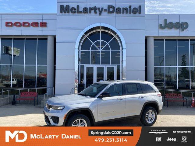 2025 Jeep Grand Cherokee GRAND CHEROKEE LAREDO X 4X4