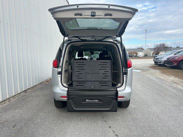 2024 Chrysler Voyager LX