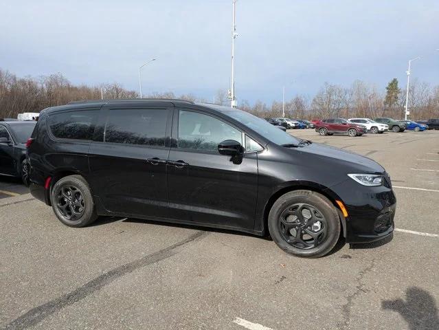 2025 Chrysler Pacifica Hybrid PACIFICA PLUG-IN HYBRID S APPEARANCE