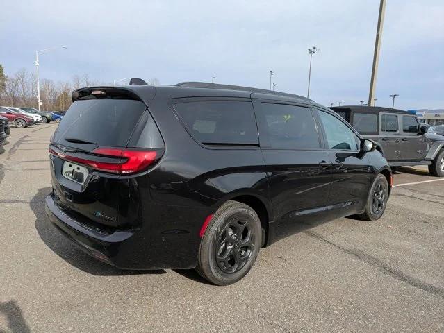 2025 Chrysler Pacifica Hybrid PACIFICA PLUG-IN HYBRID S APPEARANCE