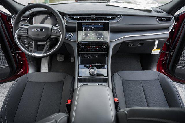 2025 Jeep Grand Cherokee GRAND CHEROKEE L LAREDO X 4X4