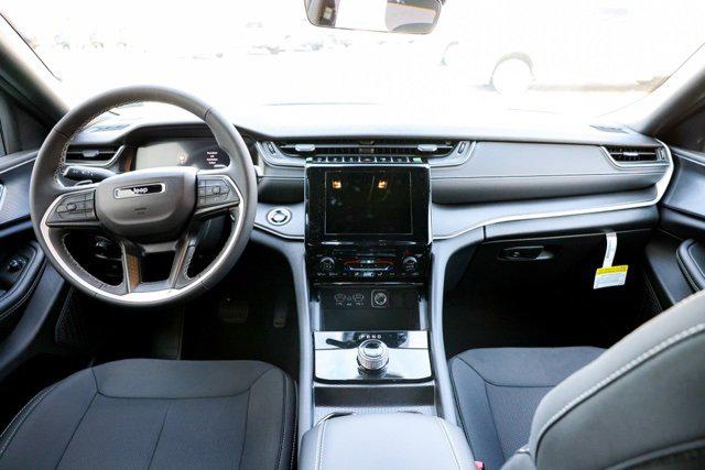 2025 Jeep Grand Cherokee GRAND CHEROKEE L LAREDO X 4X4