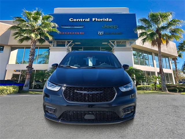 2025 Chrysler Pacifica Hybrid PACIFICA PLUG-IN HYBRID S APPEARANCE