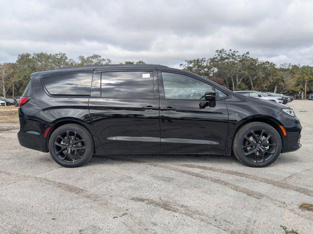 2025 Chrysler Pacifica PACIFICA LIMITED